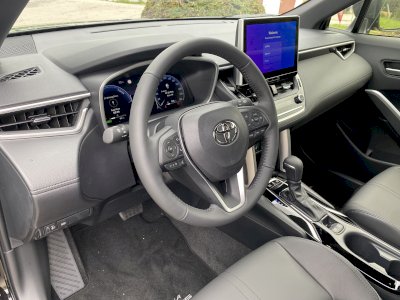 Toyota COROLLA CROSS  1.8 Hybrid (140 hp) e-CVT Luxury + Style pack